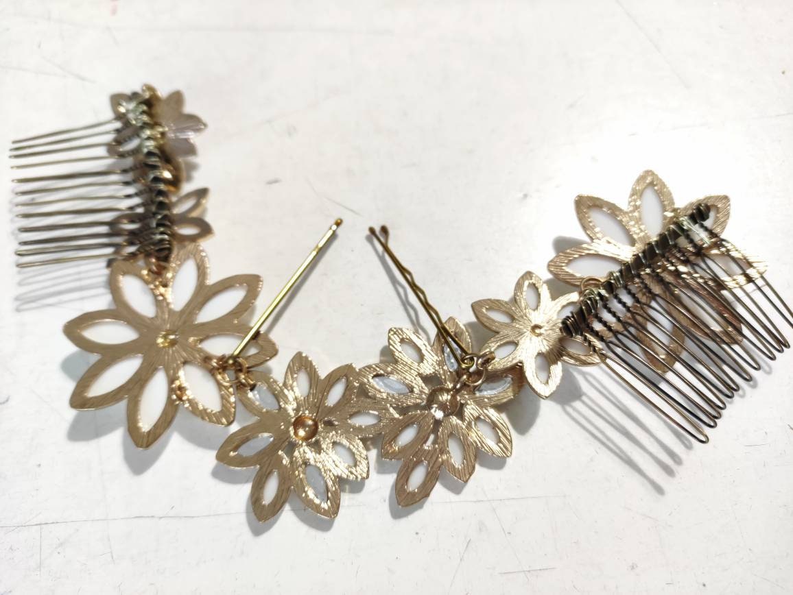 White flower hair vine headdress with silver & gold - Boho beach wedding - Bridal star floral tiara articulated hair comb